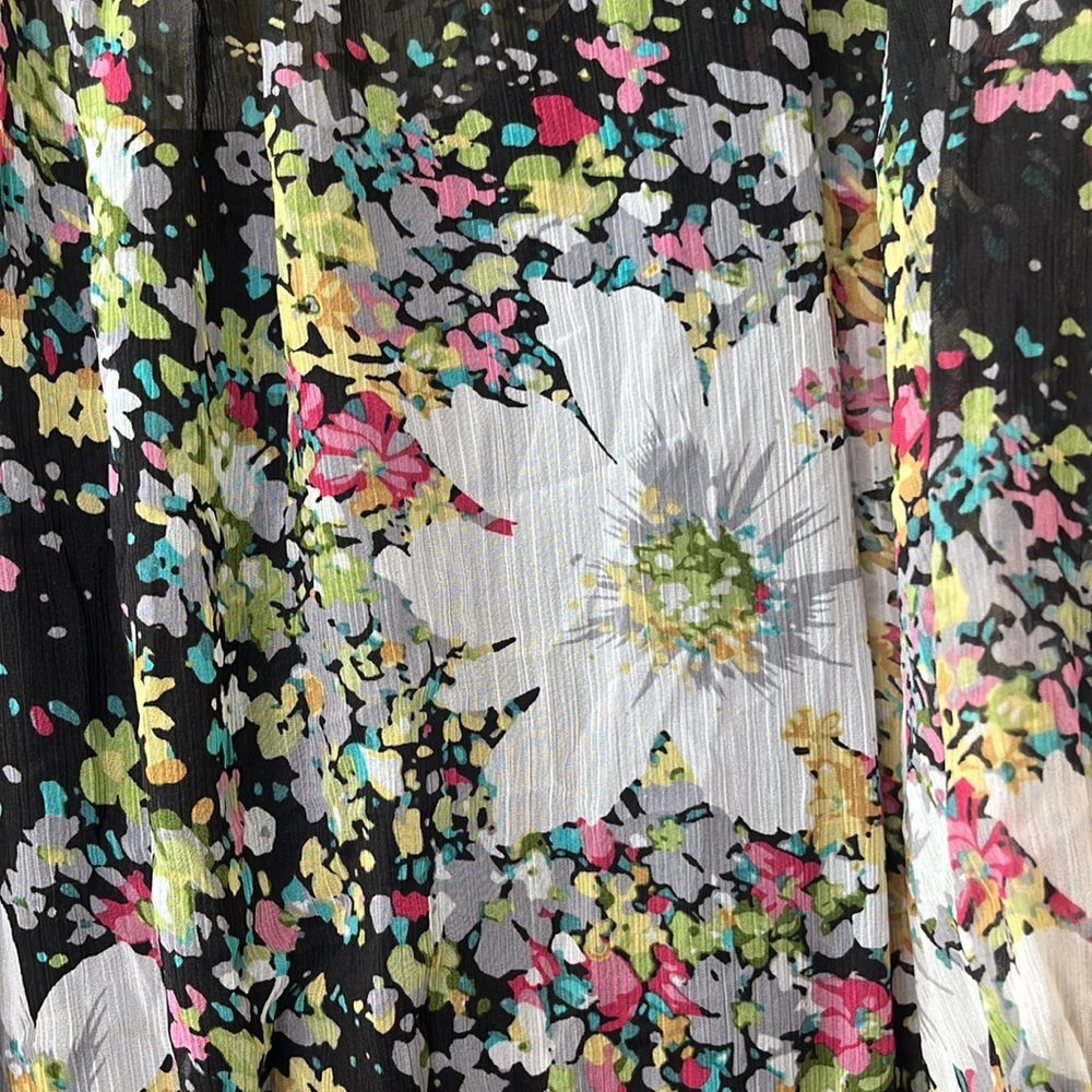 RQT Black and White Floral Ruffled Bell Sleeve‎ Blouse Size XL - Picture 5 of 7